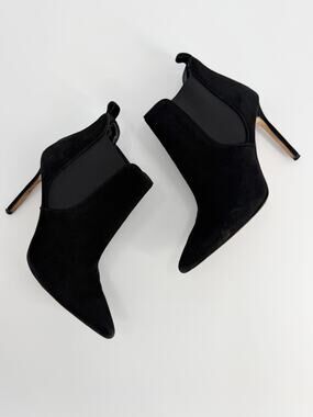 Manolo Blahnik Dildi Black Suede Pointed Toe Stiletto Ankle Boots Size 37 EU 6.5